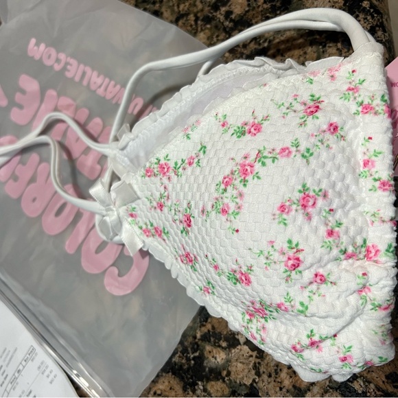 Cute and Pretty bikini - Picture 4 of 8